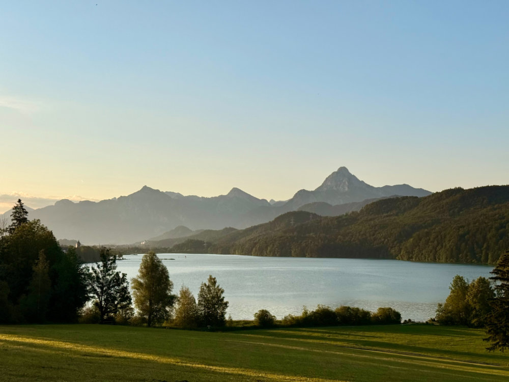 Panorama am Weißensee im Ostallgäu — Kulisse für das Walk & Talk Coaching