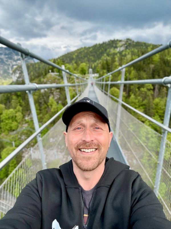 Andreas Grzesiak, Coach für Angstbewältigung, draußen im Ostallgäu